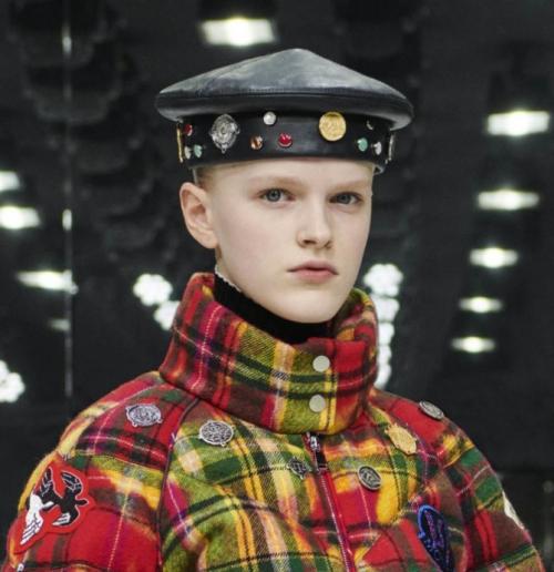 Какие сейчас модные тенденции в брошах для шапок? (What are the current trends in brooches for hats?). Стильная осень. Как выбирать броши для шапок и беретов