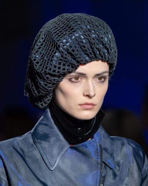 Какие сейчас модные тенденции в брошах для шапок? (What are the current trends in brooches for hats?). Стильная осень. Как выбирать броши для шапок и беретов