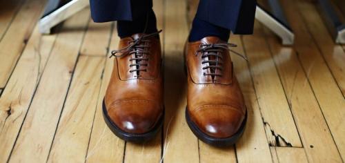 Правила сочетания обуви с брюками. Как должны сочетаться цвета мужских туфель и брюк 36