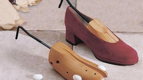 Как растянуть замшевые туфли в домашних условиях. Как растянуть замшевые туфли, которые жмут, в домашних условиях