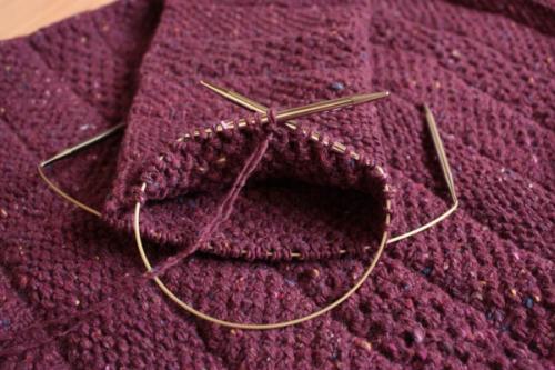 Вязание украшений спицами на шапки: мастер-класс для начинающих 06 Вязание украшений спицами на шапки: мастер-класс для начинающих 06