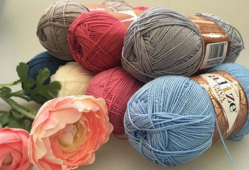 Как выбрать цвет и текстуру пряжи для украшения шапки спицами. Виды пряжи,
плюсы и минусы