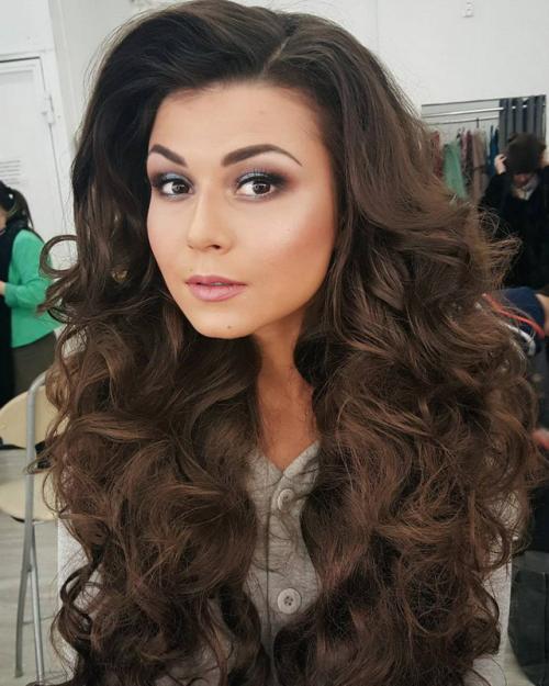 Кому подходит челка-шторка на маленький лоб. Подходящие прически