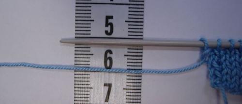 Вязание украшений спицами на шапки: мастер-класс для начинающих 05 Вязание украшений спицами на шапки: мастер-класс для начинающих 05