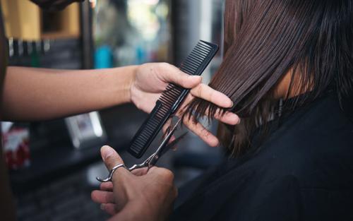 Топ-5 причесок с челкой 2025: модные тенденции года 01