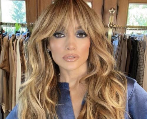 Что такое челка-шторка 2025 и почему она становится популярной. Трендовая челка-шторка, как у Джей Ло: как носить и укладывать