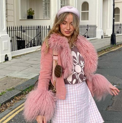 Март 2025: Челка-шторка – главный женский тренд месяца 03