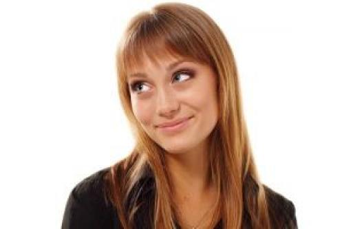 Кому идет челка осенью 2025: модные формы и советы 16