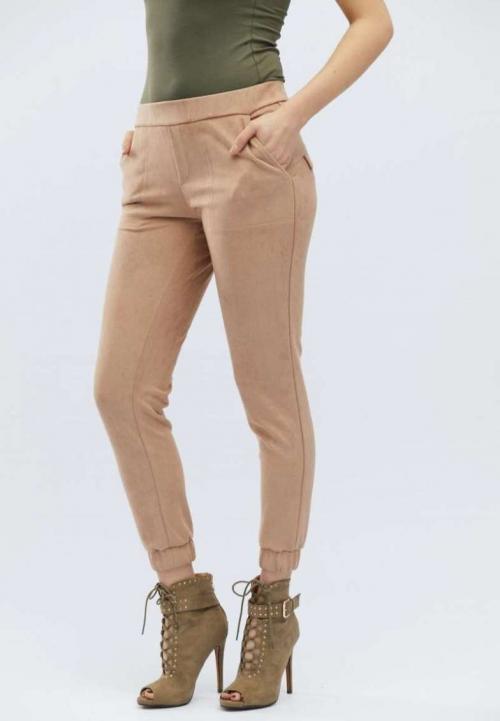 С чем носить коричневые замшевые брюки женщине.. С чем носить коричневые женские брюки — выбираем подходящий оттенок и стиль