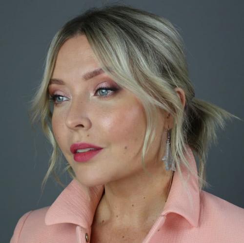 Подходит ли чёлка-шторка для кудрявых волос. Челка шторка: кому идет, как стричь (фото)