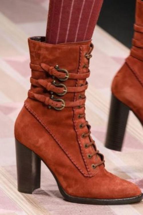 Замшевые сапоги короткие. Лучшие модели и цвета