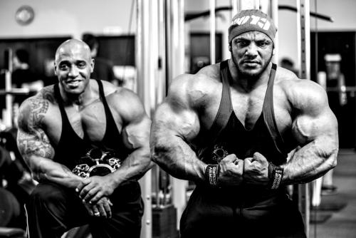 Простой и эффективный: базовая программа тренировок на массу для мужчин и девушек 01