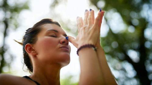 Как правильно дышать во время занятий йогой. Дыхание йогов