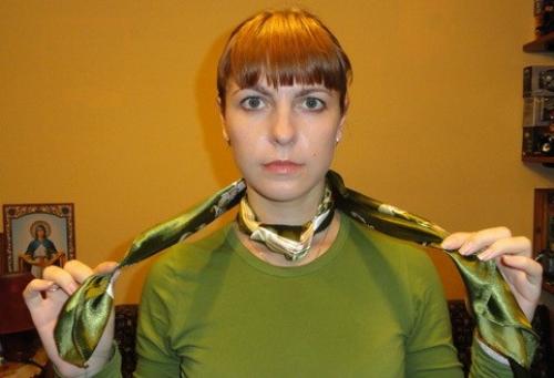 Как красиво завязать квадратный платок на шее. Как завязать платок на шее разными способами ?