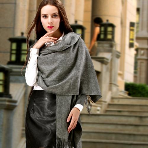 Простые способы ношения палантина в холодное время года. Отличия палантина от шарфа и платка