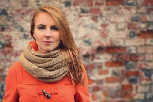 Как красиво повязать палантин на пальто. Как стильно и красиво завязать палантин на пальто, куртку или шубу: изысканные способы 28