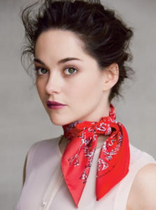 Как красиво завязать квадратный платок на шее. Как завязать платок на шее разными способами ?