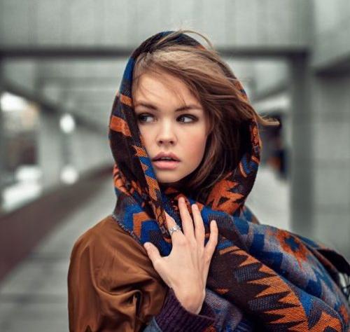 Как завязывать палантин на голову. Как носить палантин на голове с курткой