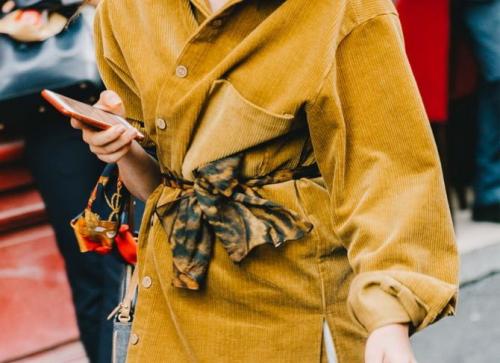 Как красиво завязать палантин на платье. На платье, с брюками, вместо пояса – новые способы носить палантин в 2021