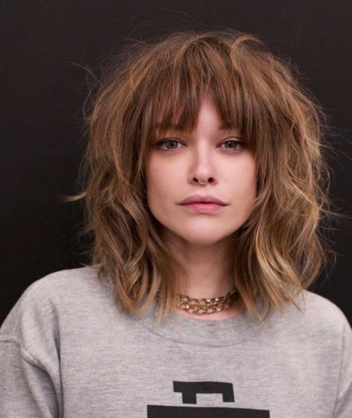 Какие модные стрижки на средние волосы подходят для офиса и повседневной жизни. Самые модные стрижки на волосы средней длины