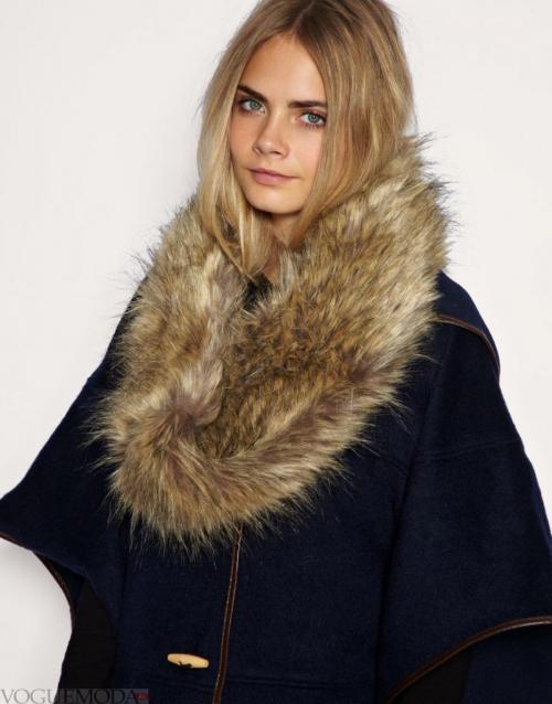 Как носить шарф-хомут с курткой с капюшоном. Модные цвета и материалы шарфа-хомута