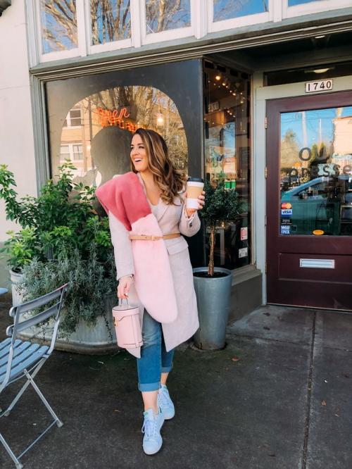 Как красиво завязать палантин на плечи. На платье, с брюками, вместо пояса – новые способы носить палантин в 2021