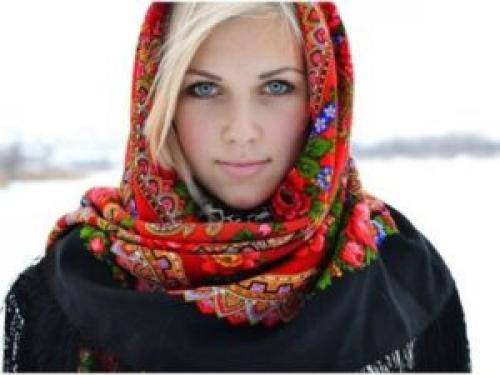 Как завязать шарф на пальто с головой. Как носить платок на голове с пальто