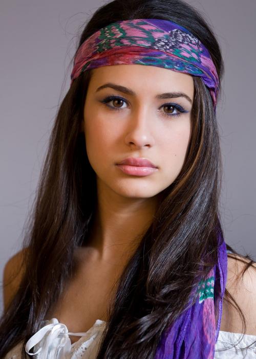 Какие основные узлы и складки используются при завязывании платка на голову. Как завязать платок на голове красиво, способы для любого сезона