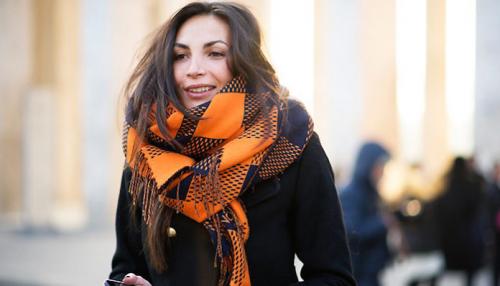 10 способов завязать теплый платок. Как носить большой платок — 10 способов и 100 фото