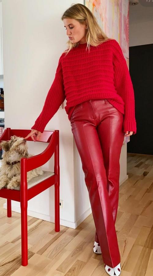 С чем носить Кожаные брюки в 2021. Хит! 2021 Кожаные брюки: купить и носить! 06