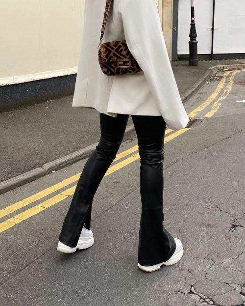 С чем носить Кожаные брюки в 2021. Хит! 2021 Кожаные брюки: купить и носить! 21