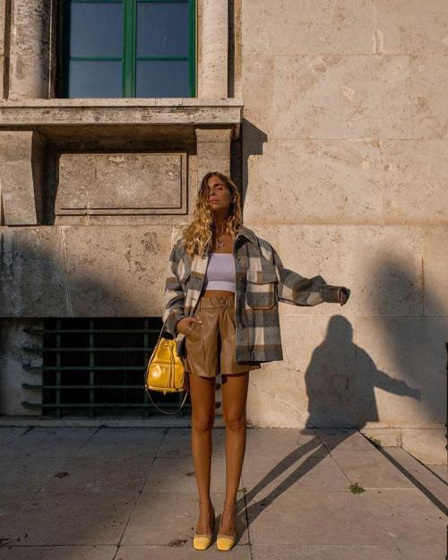 С чем носить Кожаные брюки в 2021. Хит! 2021 Кожаные брюки: купить и носить! 18