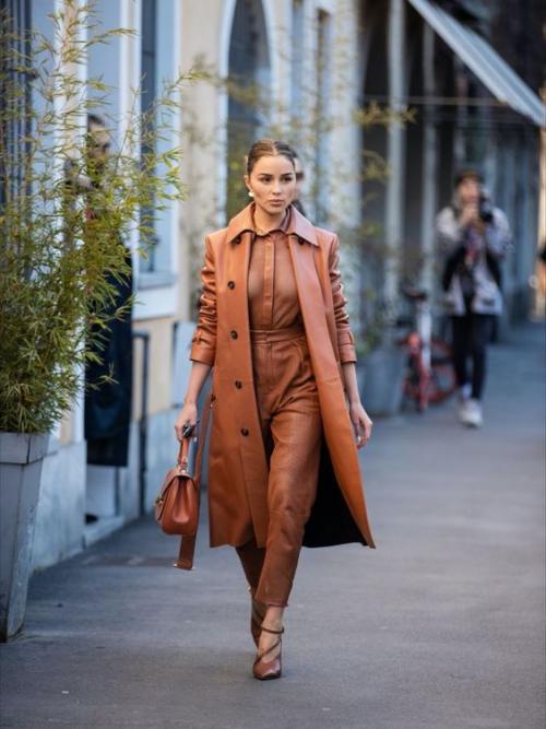 С чем носить Кожаные брюки в 2021. Хит! 2021 Кожаные брюки: купить и носить! 08