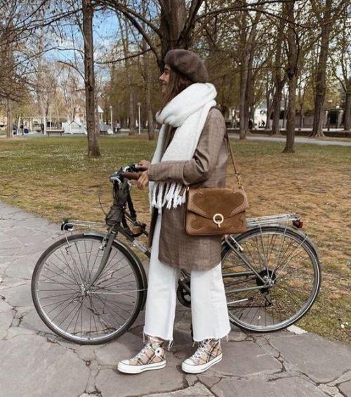 Можно ли использовать шарф на голову в сочетании с шляпой или кепкой. Как сочетать шапку и шарф: 4 модных приёма от фешн-блогеров