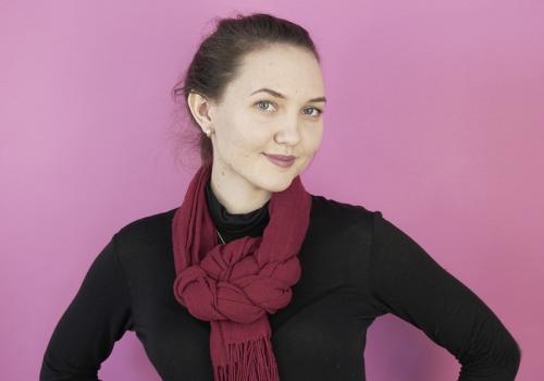 Какие базовые узлы для завязывания тонкого шарфа на голову мне нужно знать. Учимся завязывать шарф красиво, эффектные схемы для любого сезона