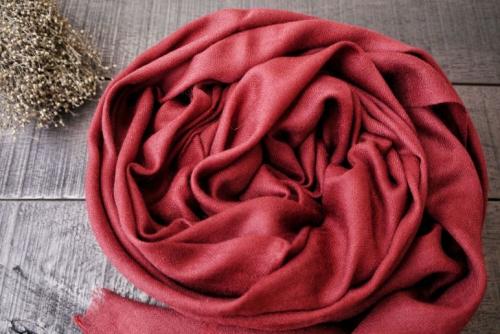 Как стильно завязать палантин. Как красиво завязать палантин на голове и шее разными способами: фото и видео пошагово