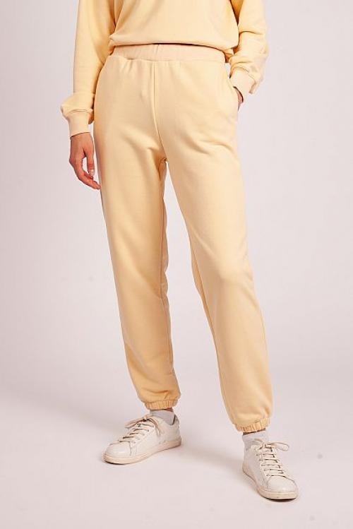 С чем носить коричневые кожаные брюки. Какой наряд подобрать под коричневые брючки 04