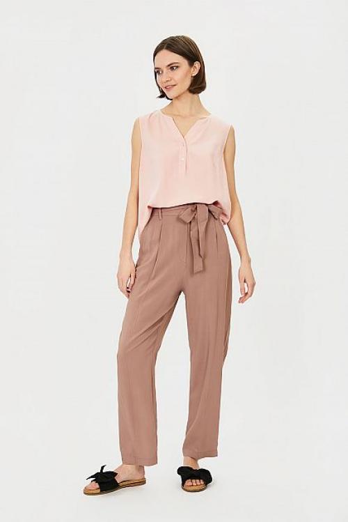 С чем носить коричневые кожаные брюки. Какой наряд подобрать под коричневые брючки 16