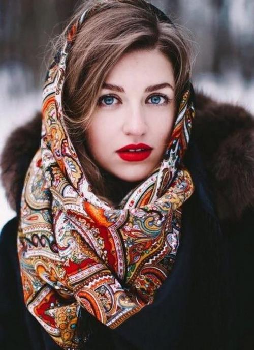 Модные платки 2023 года. Платок на голову: все способы осень/зима 2022/2023