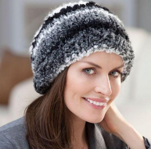 Модные вязаные шапки для женщин посл.  Фото модных вязаных шапок для женщин 50 лет, стильные виды и фасоны