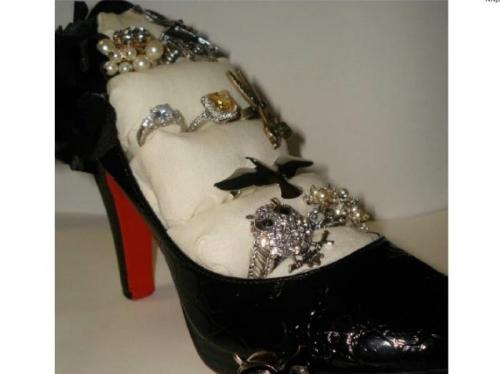 Как сделать уникальные цветочные горшки из старой обуви: идеи и советы 04