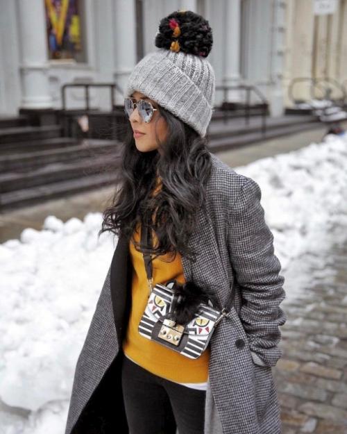 Какой тип головного убора лучше всего сочетается с пальто в холодное время года. Как выбрать фасон шапки?