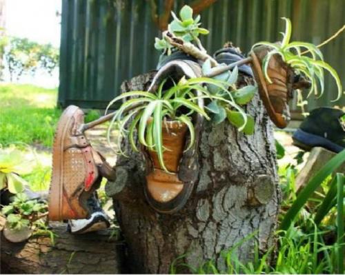 Как сделать уникальные цветочные горшки из старой обуви: идеи и советы 07