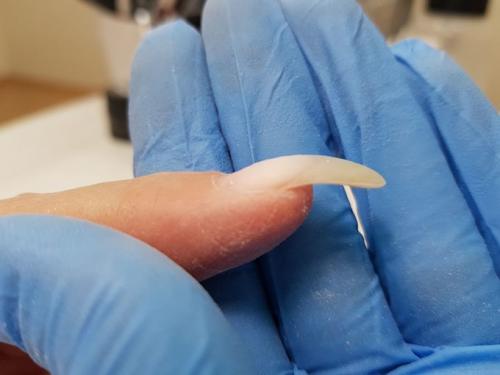 Гель лак на ТОНКИХ влажных ногтях 2 СПОСОБА. Как сделать стойкий маникюр на влажных руках 08