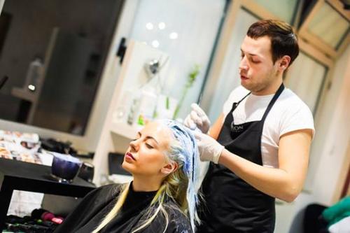 Возможно ли удалить зеленый цвет из волос после неудачного окрашивания в русый. Биология процесса: что происходит с волосом при окрашивании