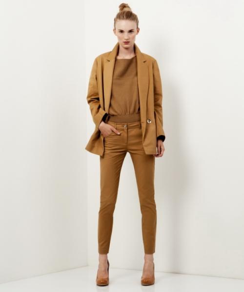 С чем носить темно-коричневые бархатные брюки.. С чем сочетаются коричневые брюки: богатство колористического решения