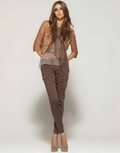 С чем носить темно-коричневые бархатные брюки.. С чем сочетаются коричневые брюки: богатство колористического решения