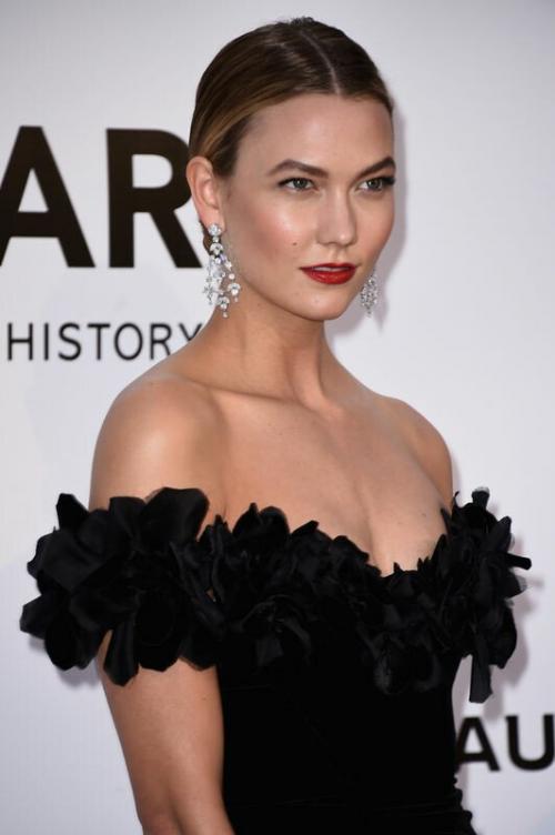 Какие цвета помады лучше всего подходят для разных оттенков кожи. Поцелуй на удачу: как подобрать цвет помады?