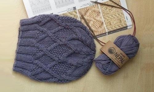Как связать объемную женскую шапку спицами с отворотом. Женские шапки спицами. Как связать бини, с отворотом, объемную, зимнюю, с аранами, поперечной косой. Схемы с описанием моделей