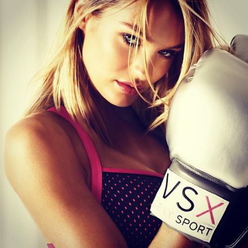 Какие секреты стиля помогают Кэндис выглядеть элегантно. ПОДРОБНЕЕ: Кэндис Свейнпол рассказала о секретах своей идеальной фигуры